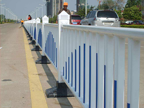 道路鋅鋼護欄