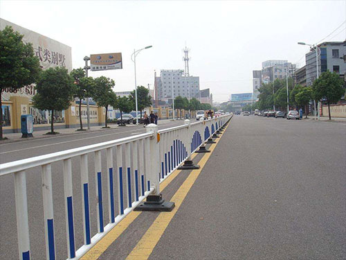 道路鋅鋼護欄案例 道路鋅鋼護欄案例